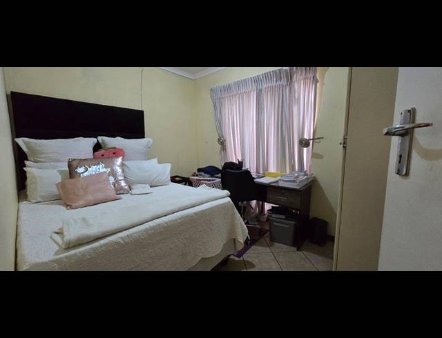 2 BEDROOM APARTMENT FOR SALE IN MOOIKLOOF RIDGE